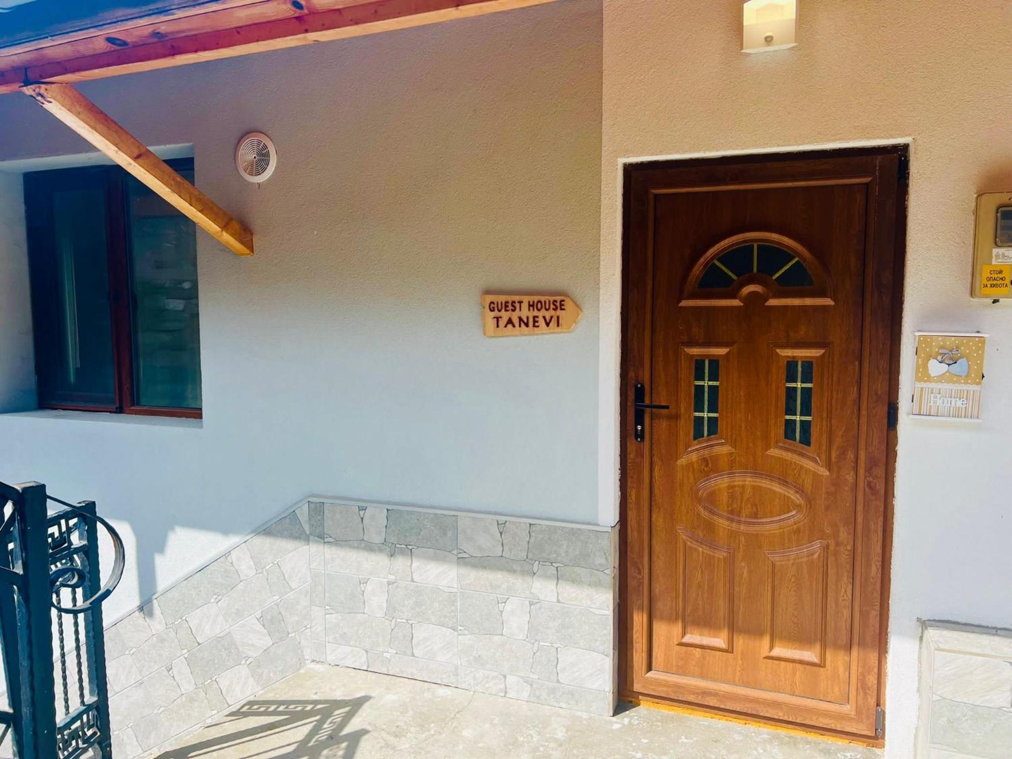 Guest House Tanevi Девин Екстериор снимка